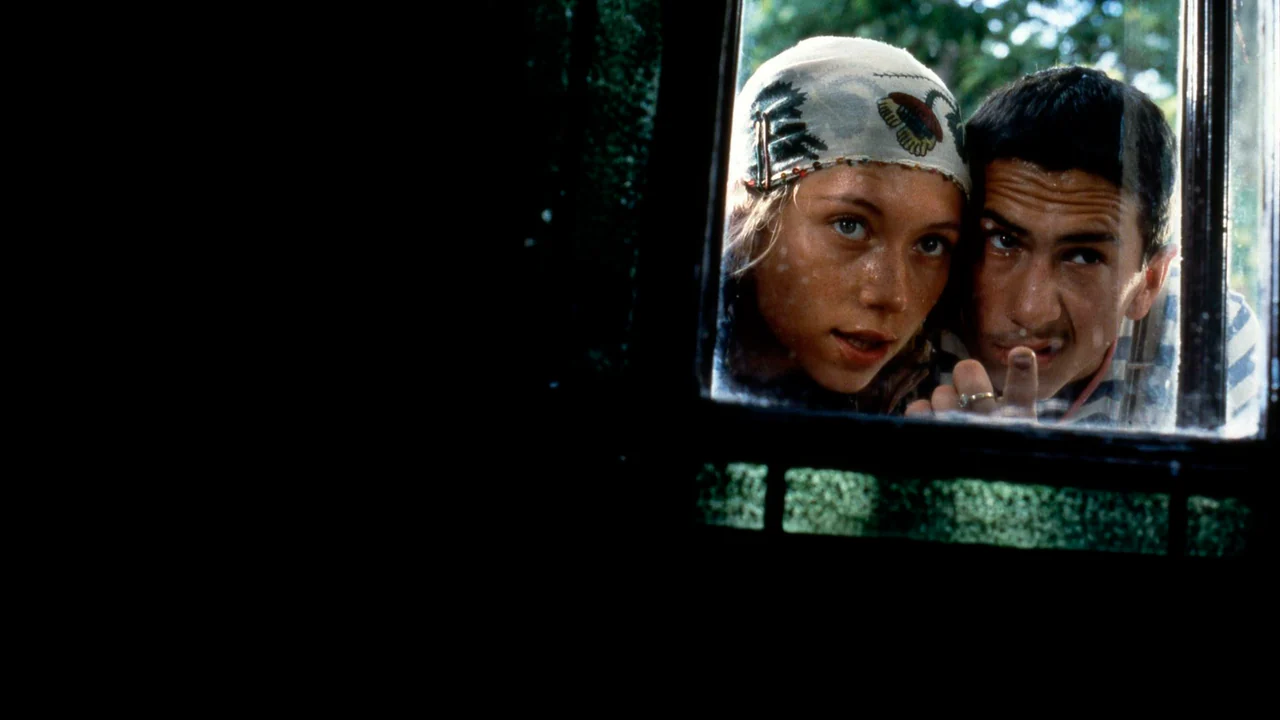 Фильм Черная кошка, белый кот (1998)