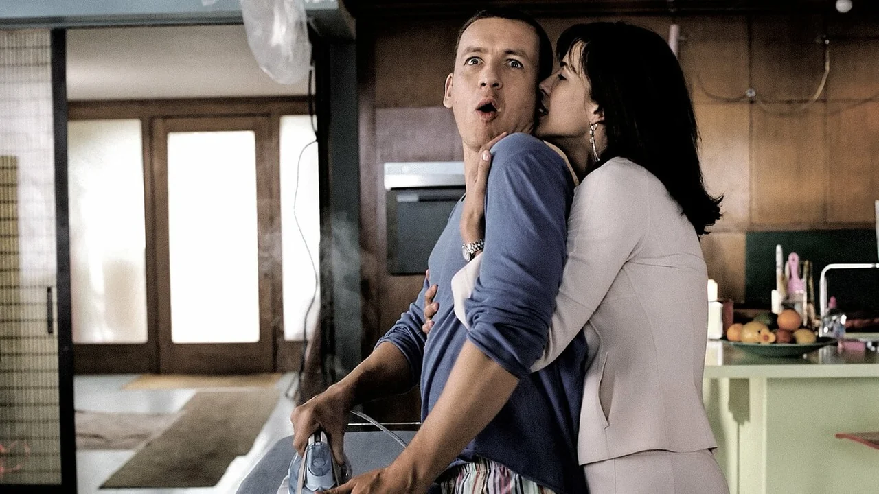 Фильм По ту сторону кровати (2008)