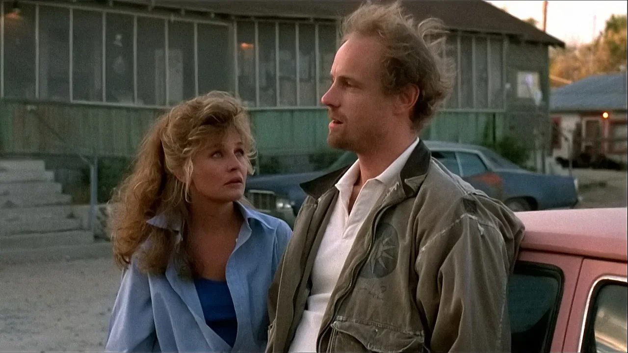 Фильм Вдали от дома (1989)