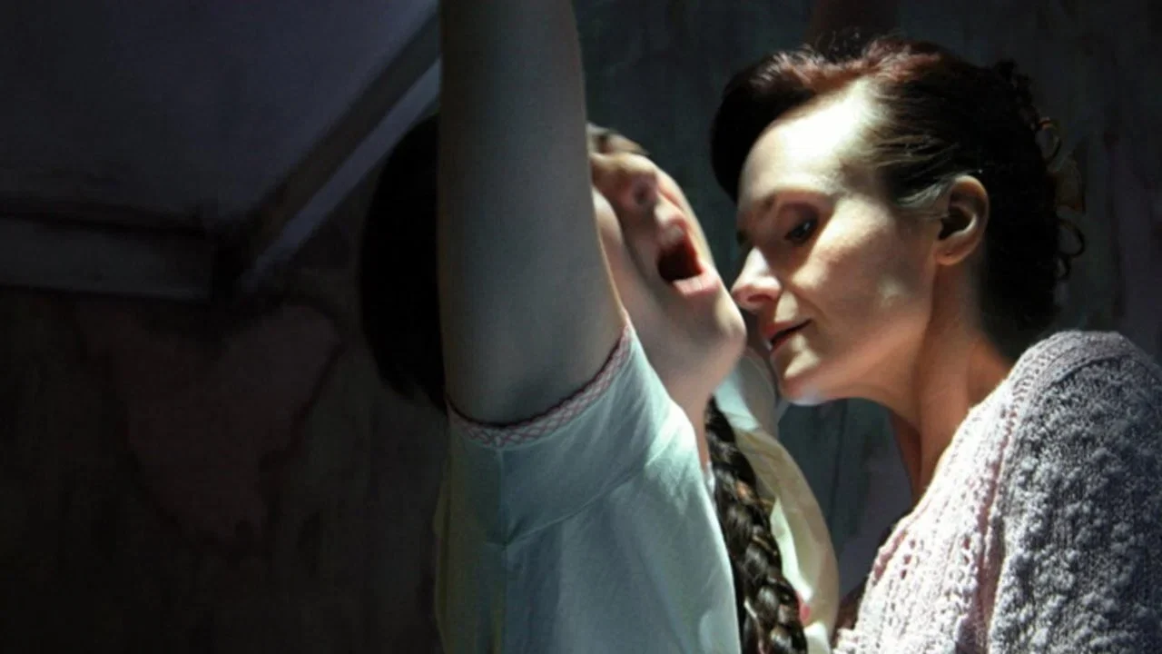 Фильм Безумная семейка (2008)