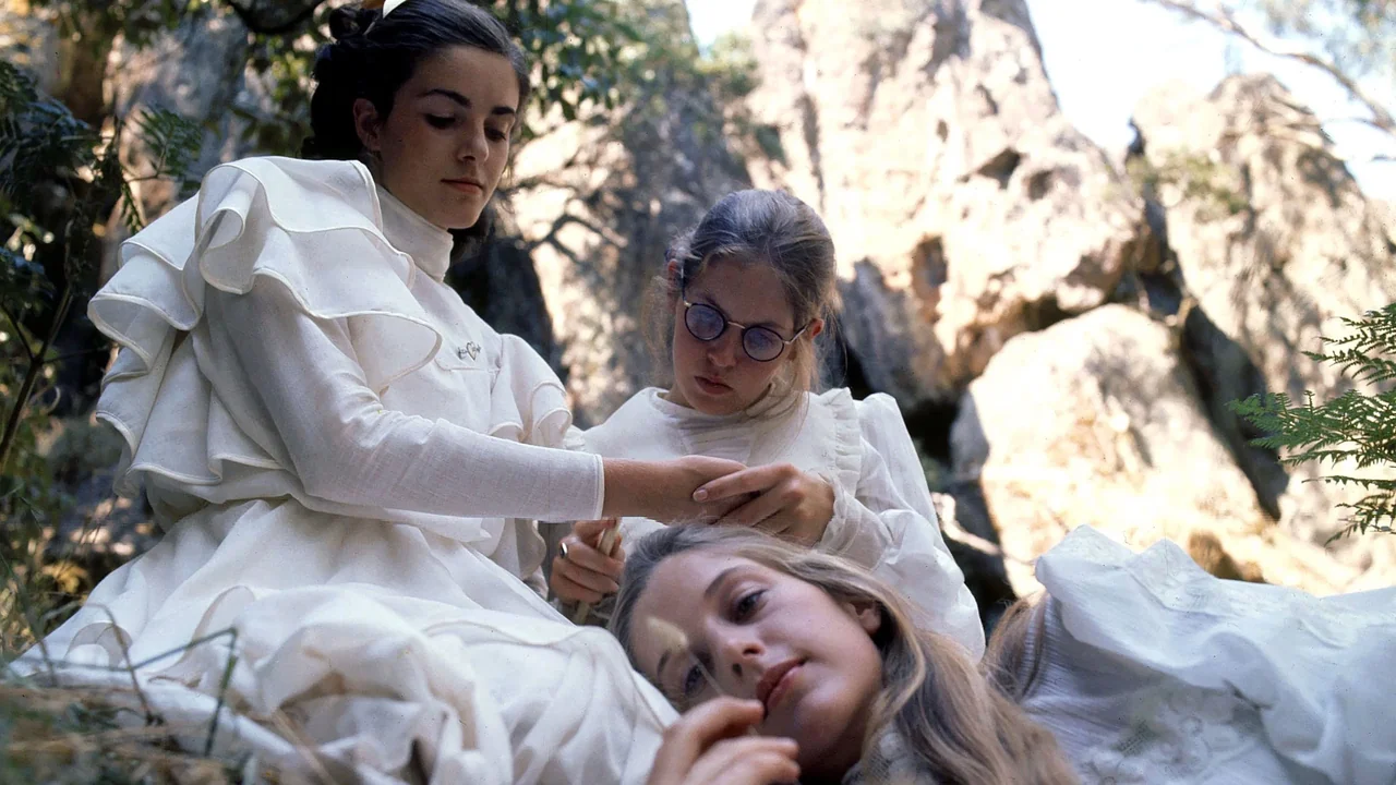 Фильм Пикник у Висячей скалы (1975)