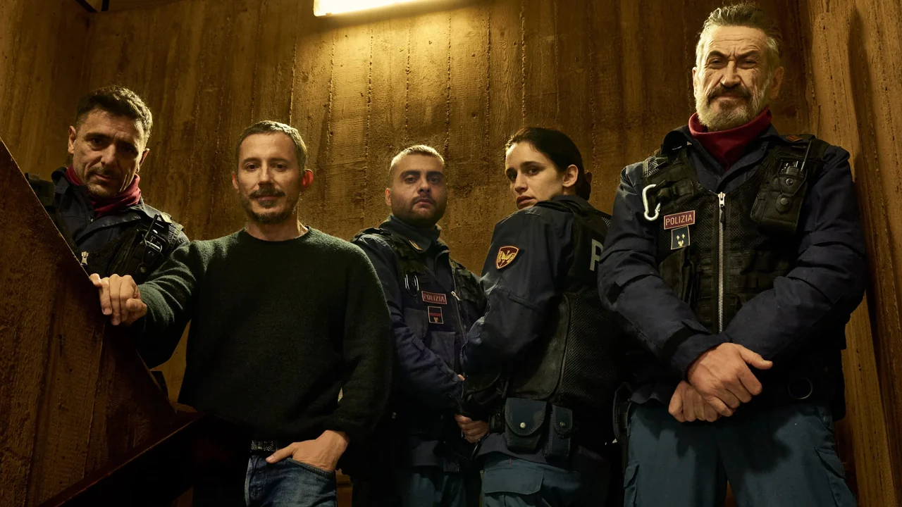 Сериал Общественные беспорядки (1 сезон)