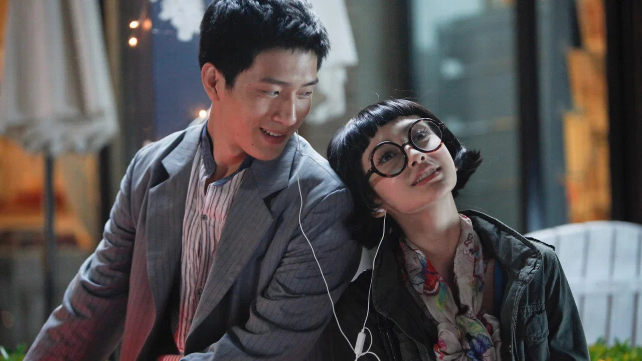 Фильм Любовь в космосе (2011)
