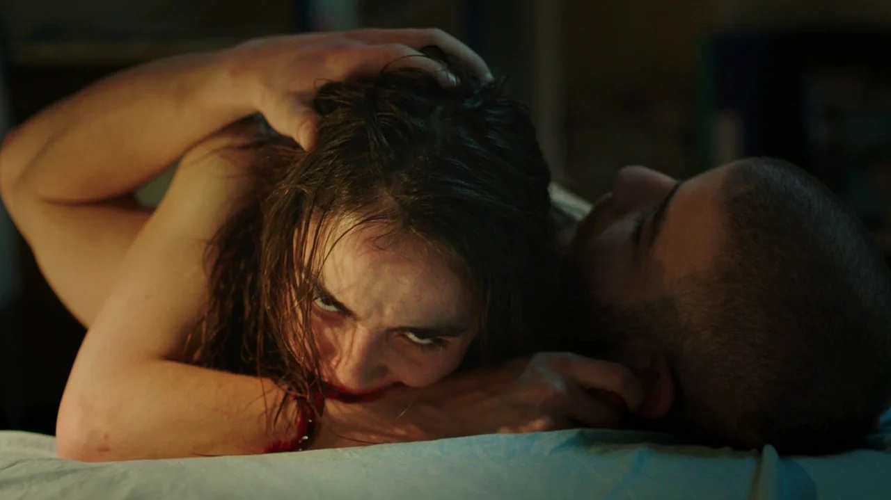 Фильм Сырое (2016)