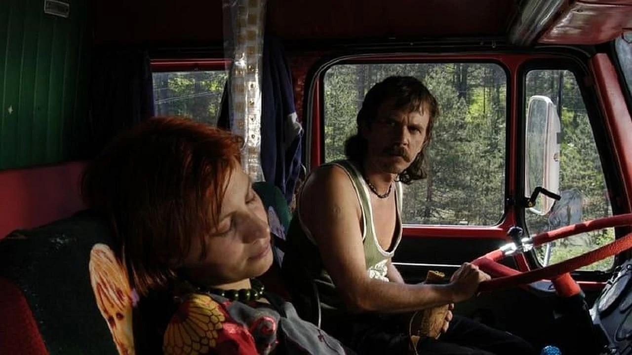 Фильм Красный грузовик серого цвета (2004)