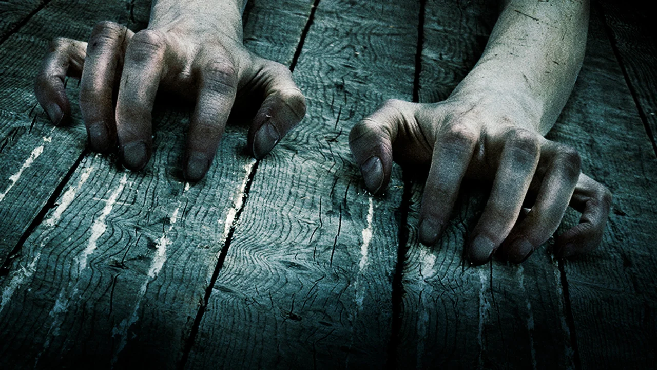 Фильм Под кроватью (2012)